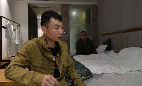 四川“拉面哥”一夜爆红，走红后炒老板、娶白富美，如今怎样了？