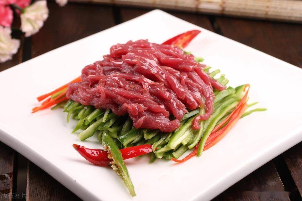 辣椒炒牛肉怎样才能不老不柴？牢记4个技巧，牛肉又香又嫩还入味